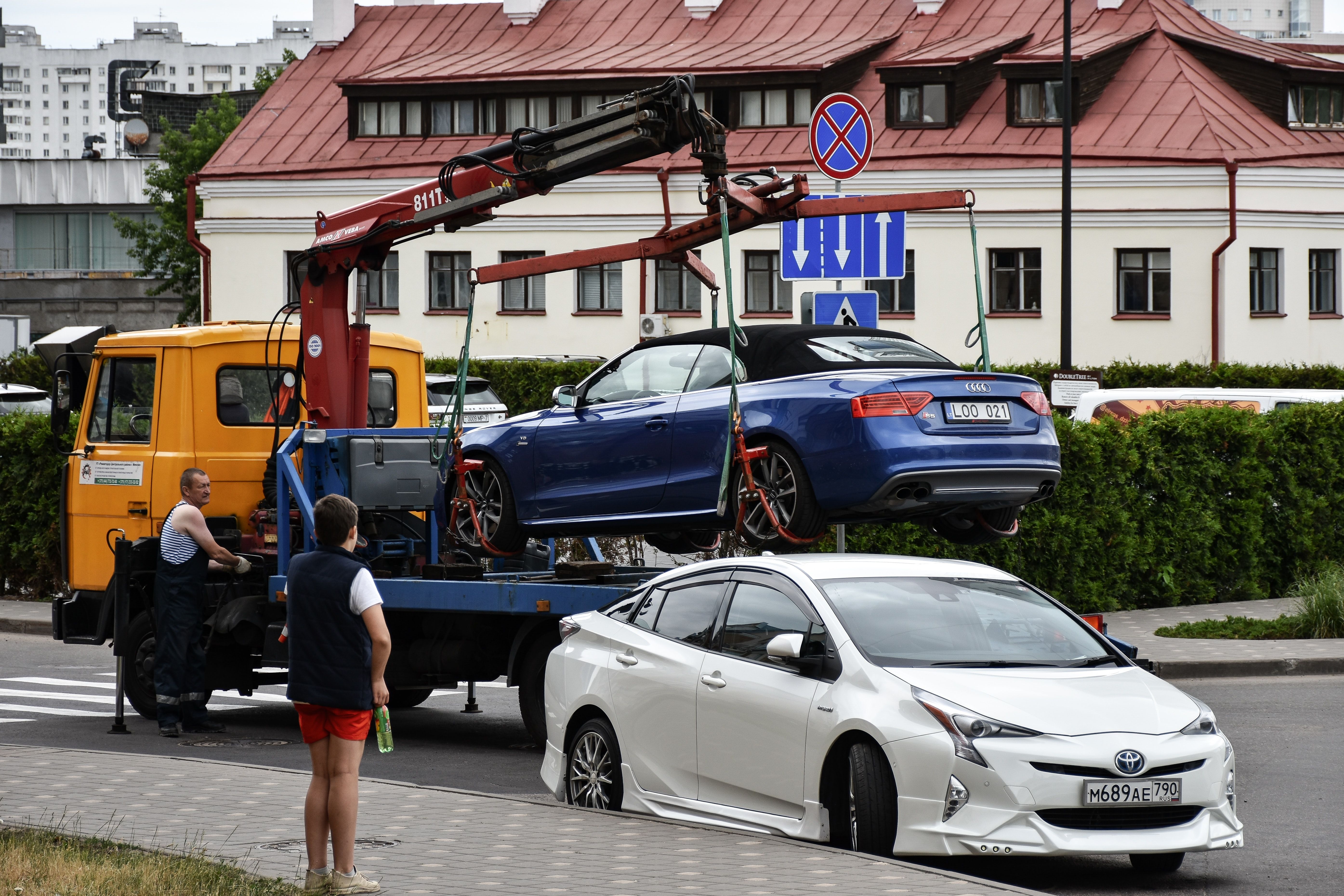Vehicle recovery from difficult situation
