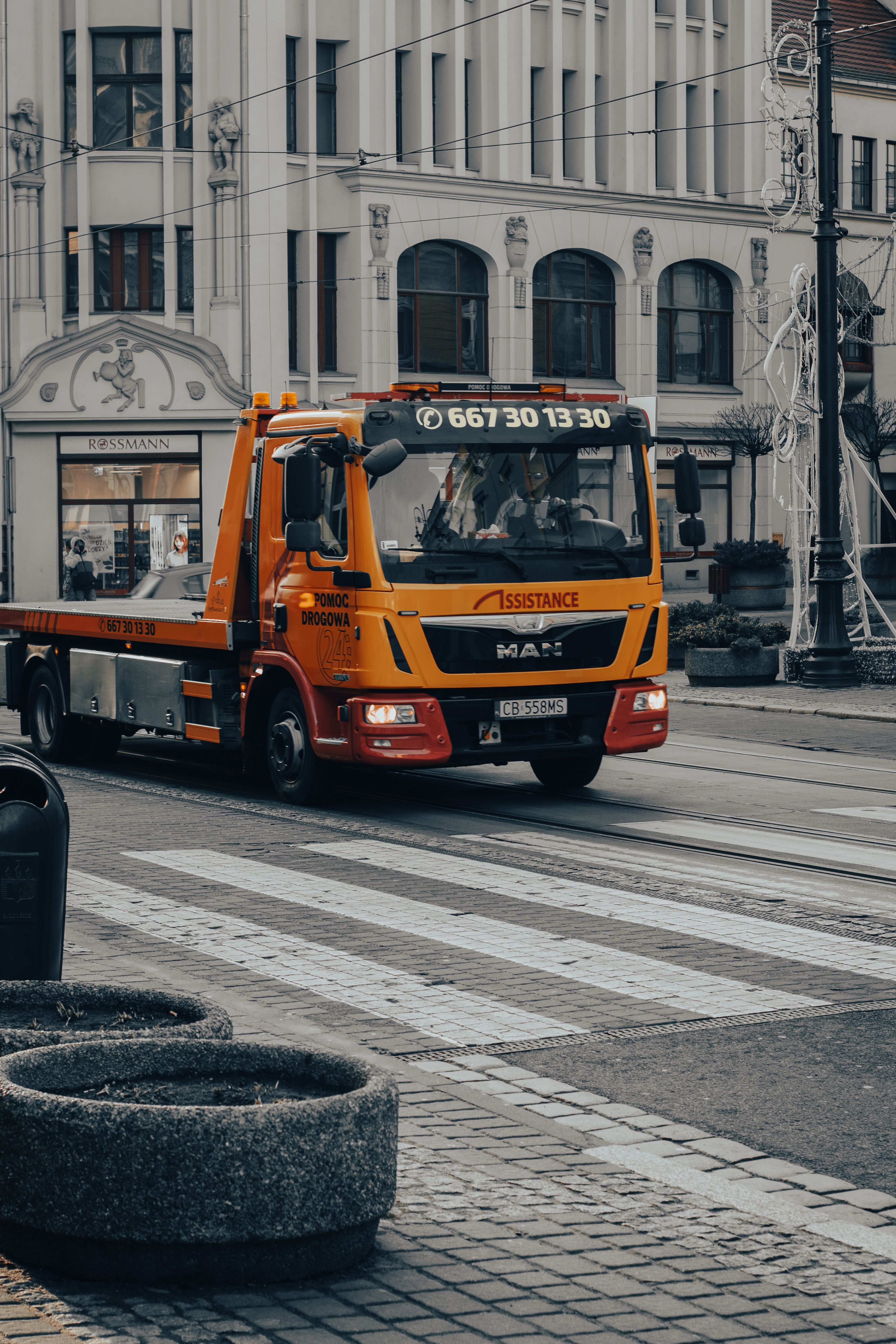 Heavy duty tow truck for commercial vehicles