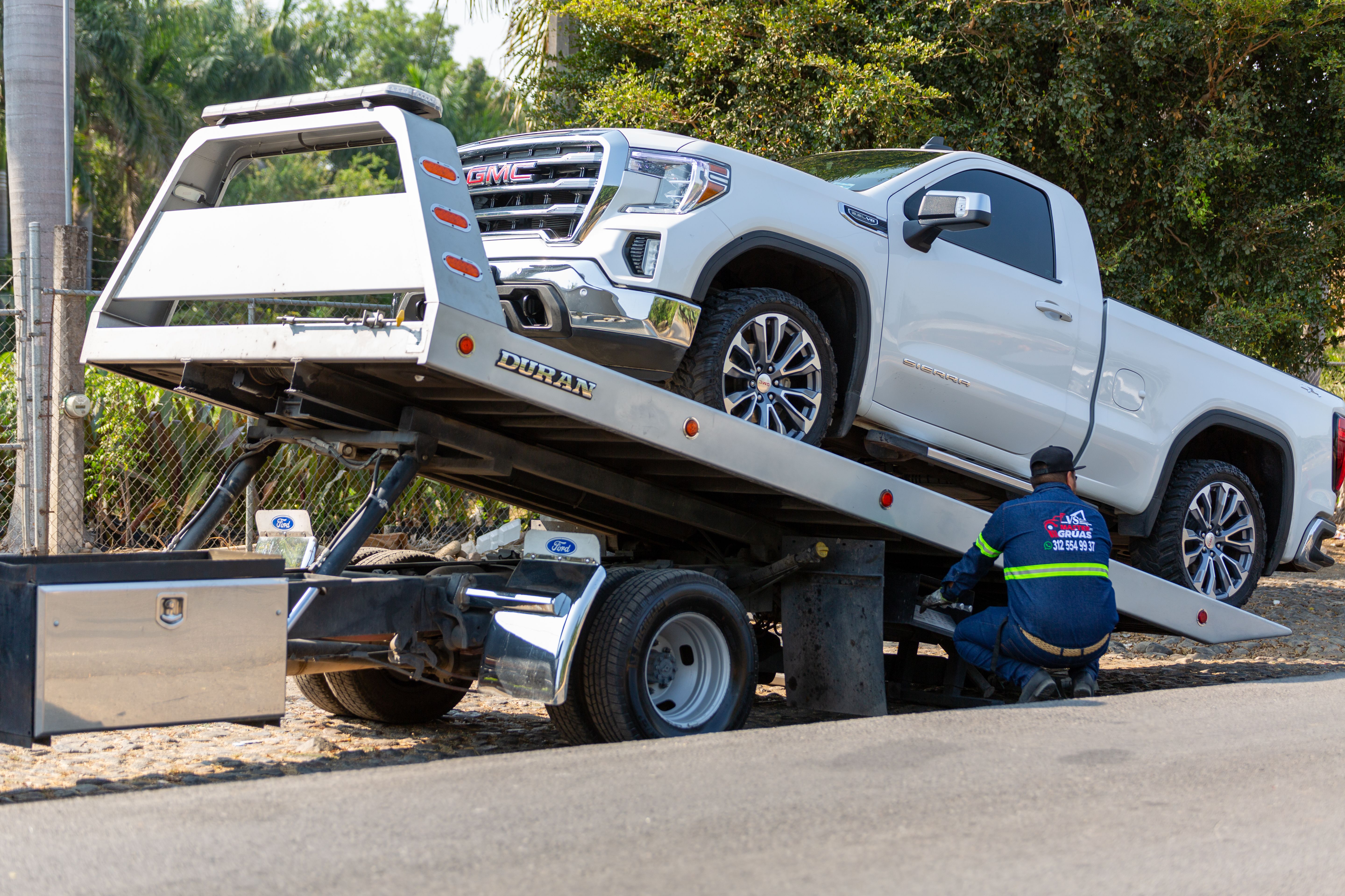 Tow truck on Kansas highway providing coverage